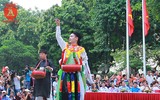 [ẢNH] Trai làng má phấn, môi son múa 